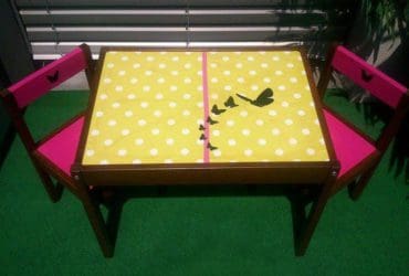 Relooking d'une table et chaises pour enfants