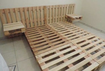 Lit en palettes pour 2 personnes avec tables de chevet intégrées