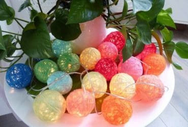 Guirlande lumineuse en boules de laine