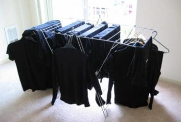 Ravivez la Couleur du Linge Noir avec un Ingrédient de Cuisine