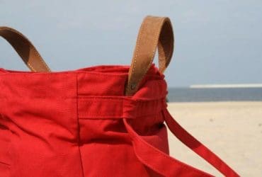 Comment choisir son sac de plage et quoi mettre dedans