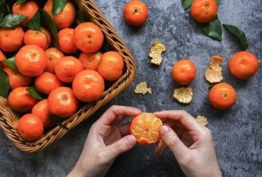 9 Astuces à faire avec des épluchures des fruits et des légumes