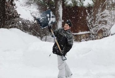 Astuces pour enlever la neige sans vous faire mal