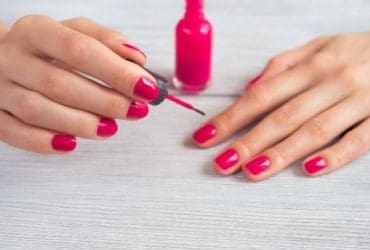 9 Astuces pour faire sécher son vernis à ongles rapidement