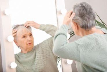 L'astuce pour colorer les cheveux blancs et arrêter la chute naturellement