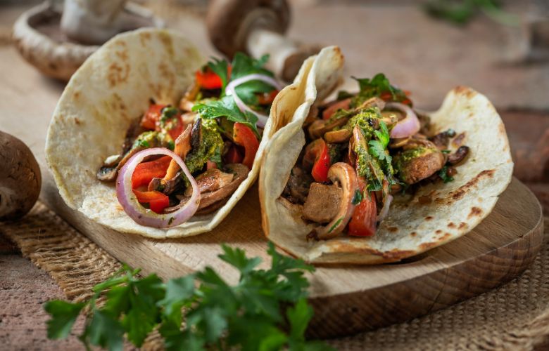 tacos végétariens aux champignons et aux poivrons