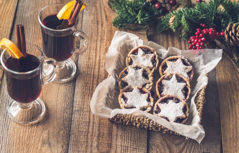 Vin chaud accompagné de douceurs